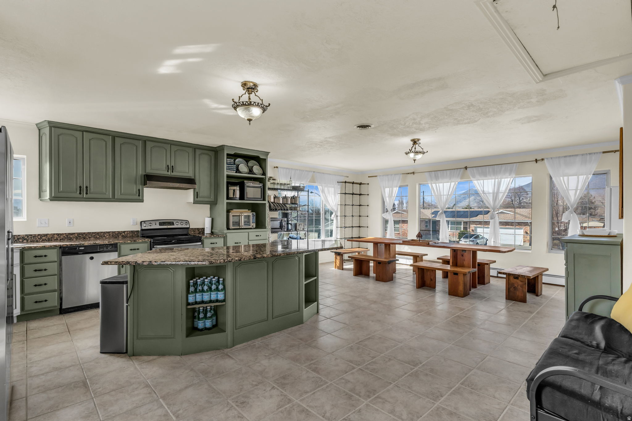 COLONIAL HEIGHTS - Residential