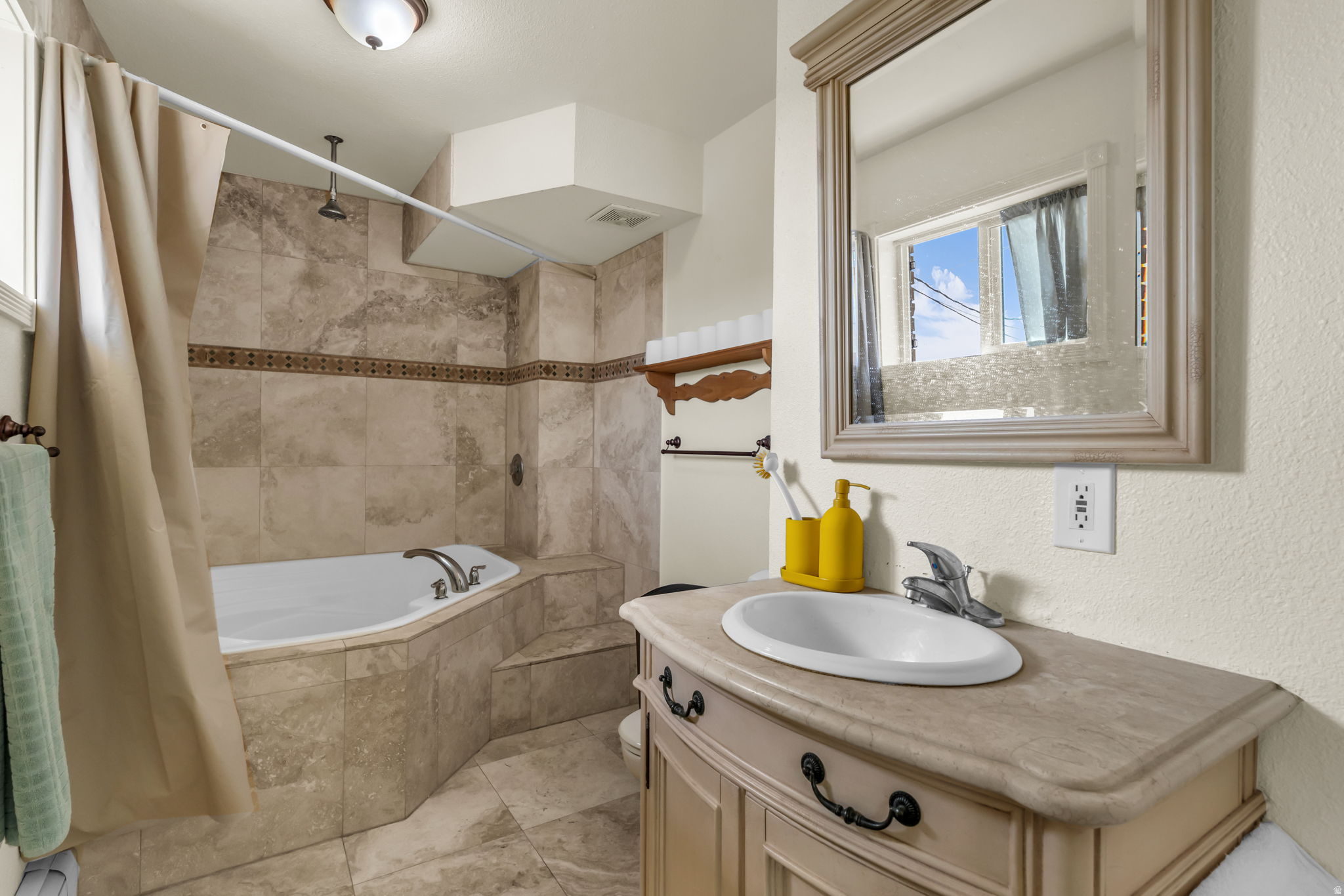 COLONIAL HEIGHTS - Residential