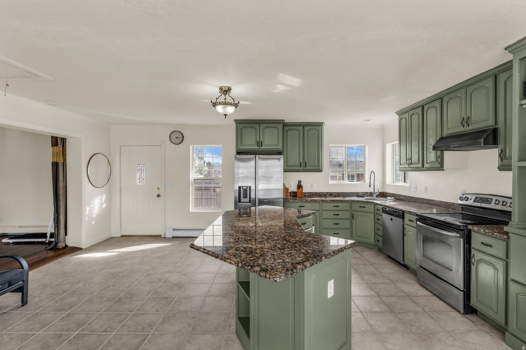 COLONIAL HEIGHTS - Residential