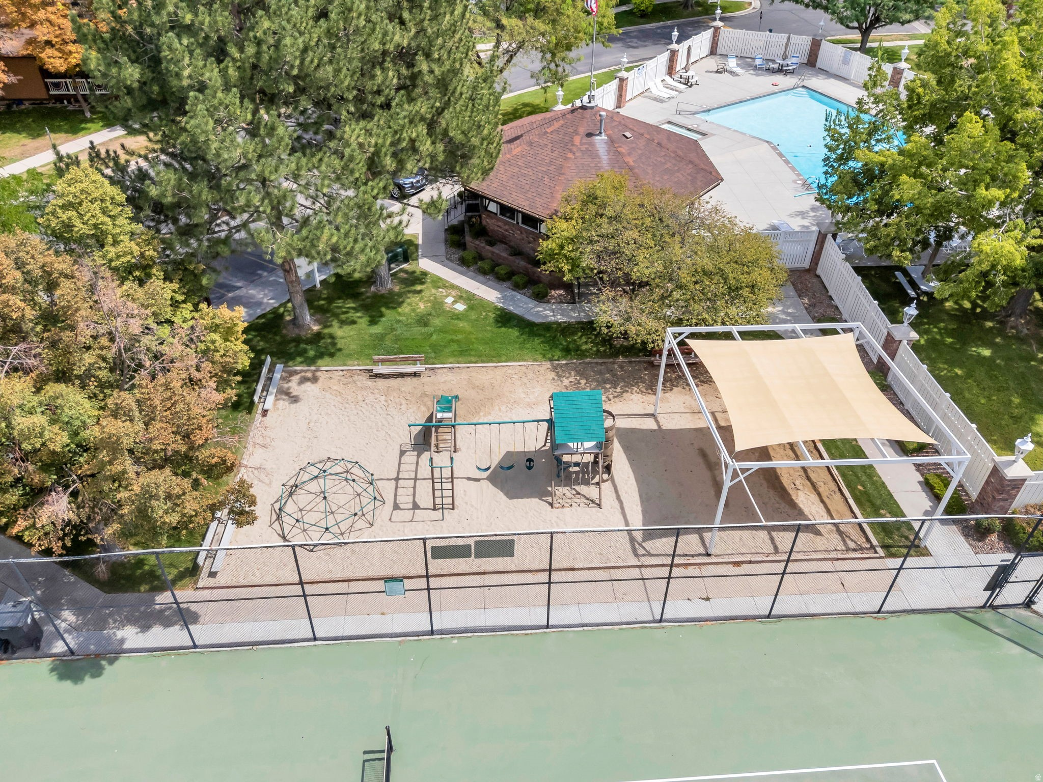 BARRINGTON PARK - Residential