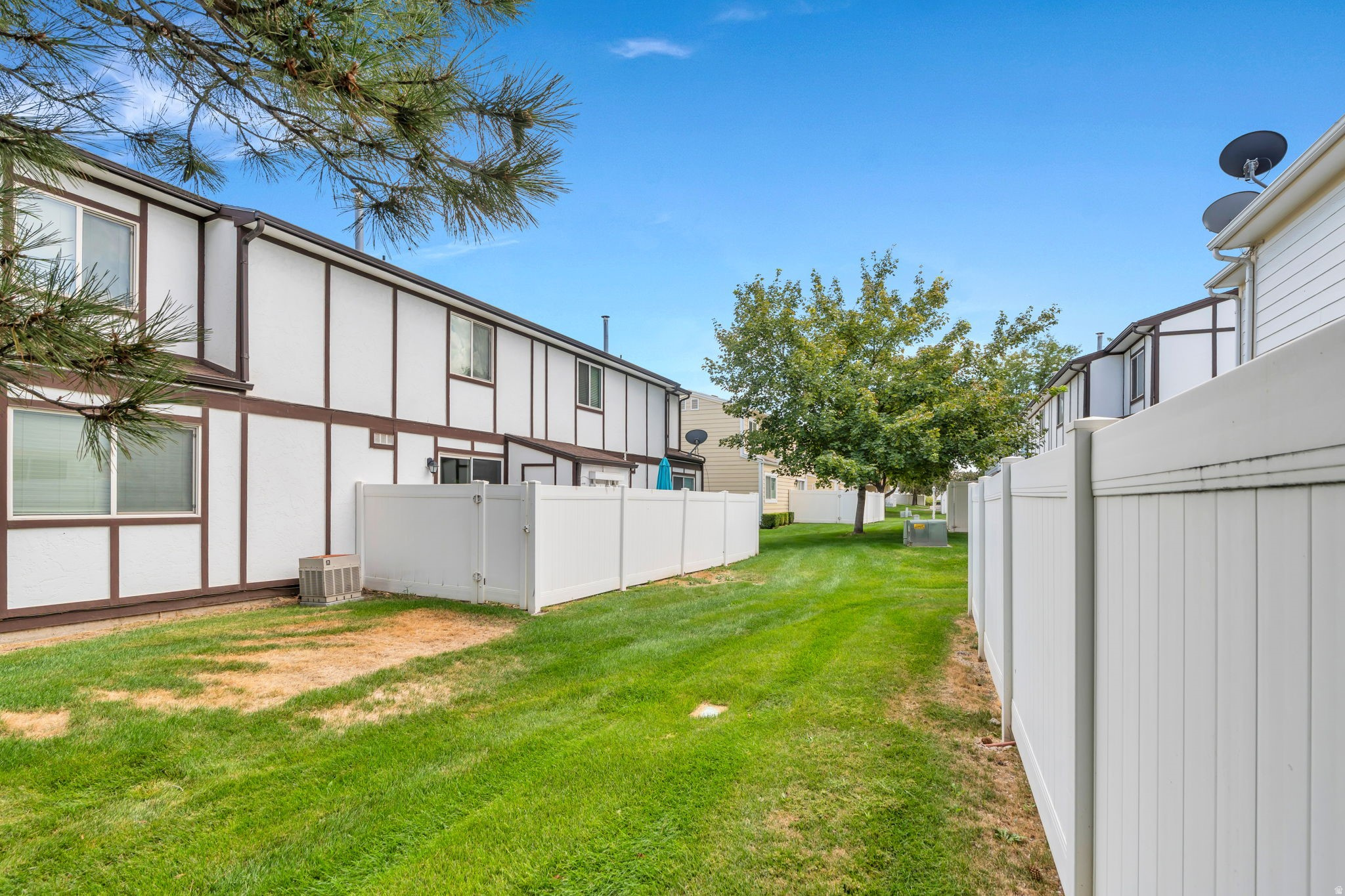 BARRINGTON PARK - Residential