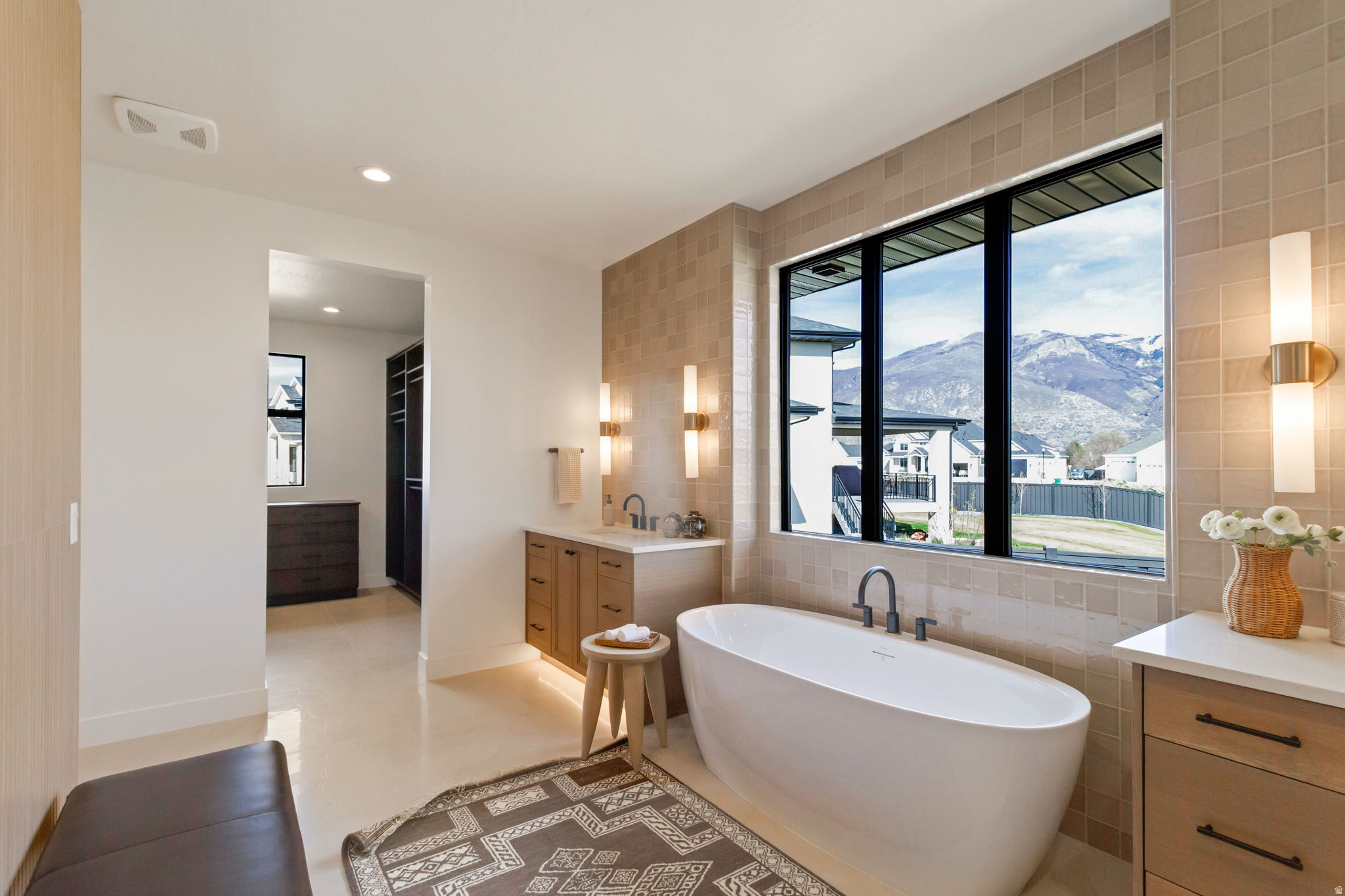 CHESTNUT FARMS - Residential