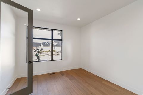 Tiny photo for 538 S 1400 W, Farmington, UT 84025 (MLS # 2144079)