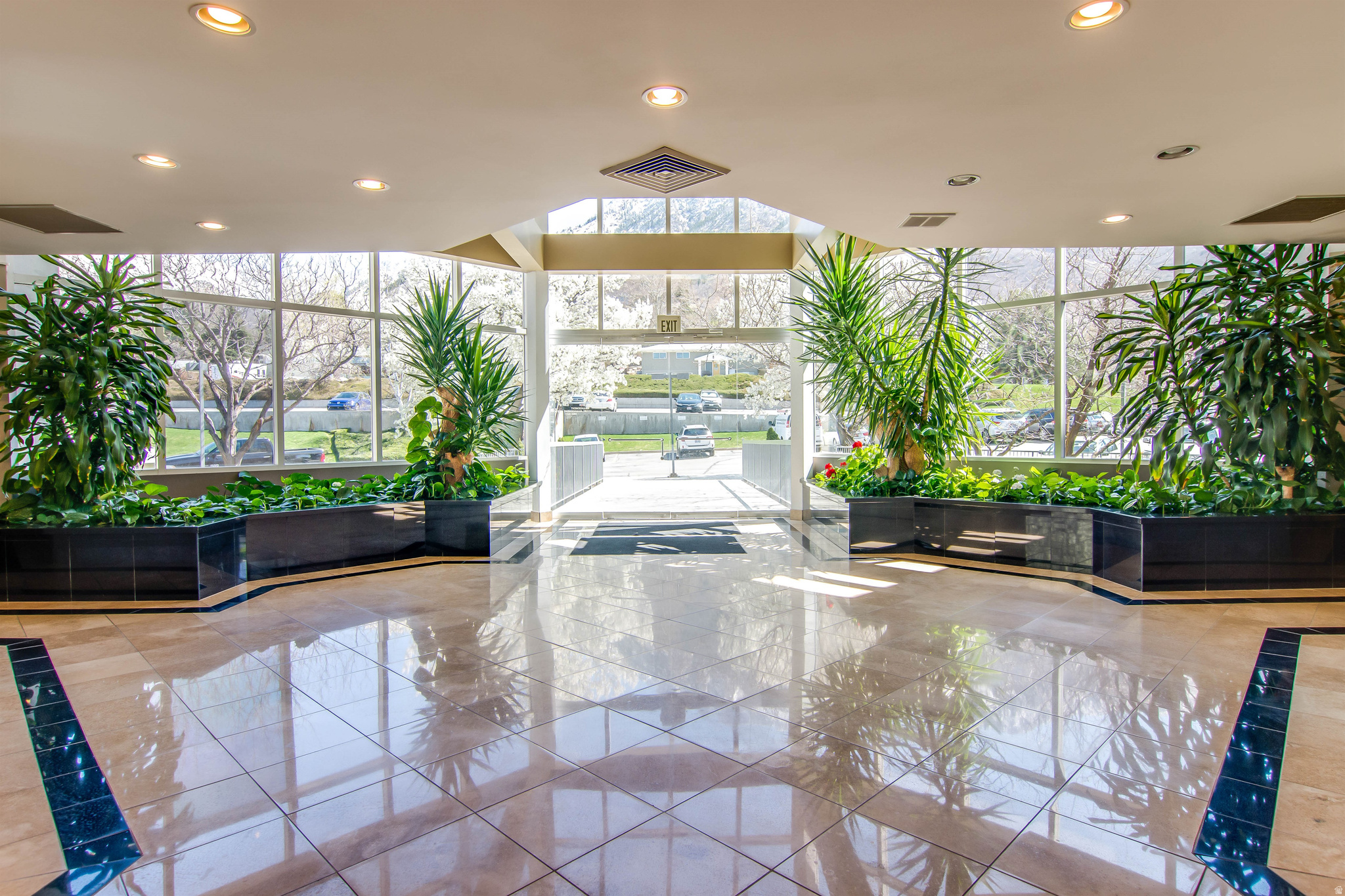 TATE - Commercial Lease