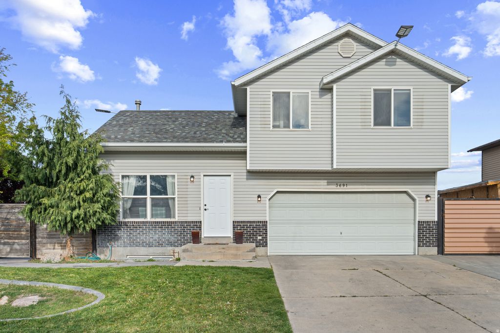 Photo of 3691 S LONE STAR CIR, Magna, UT 84044 (MLS # 2154712)