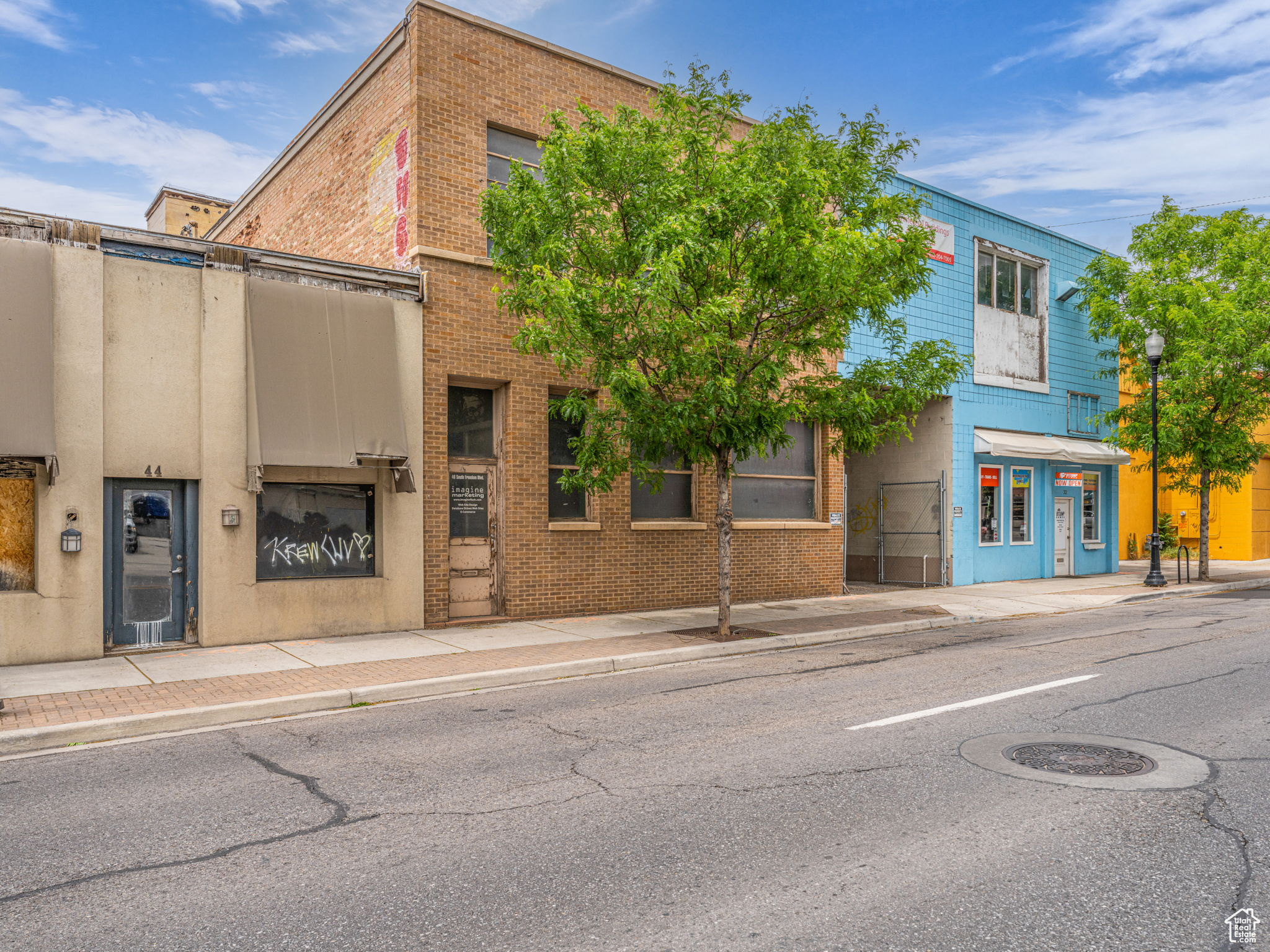 Main image without alt text