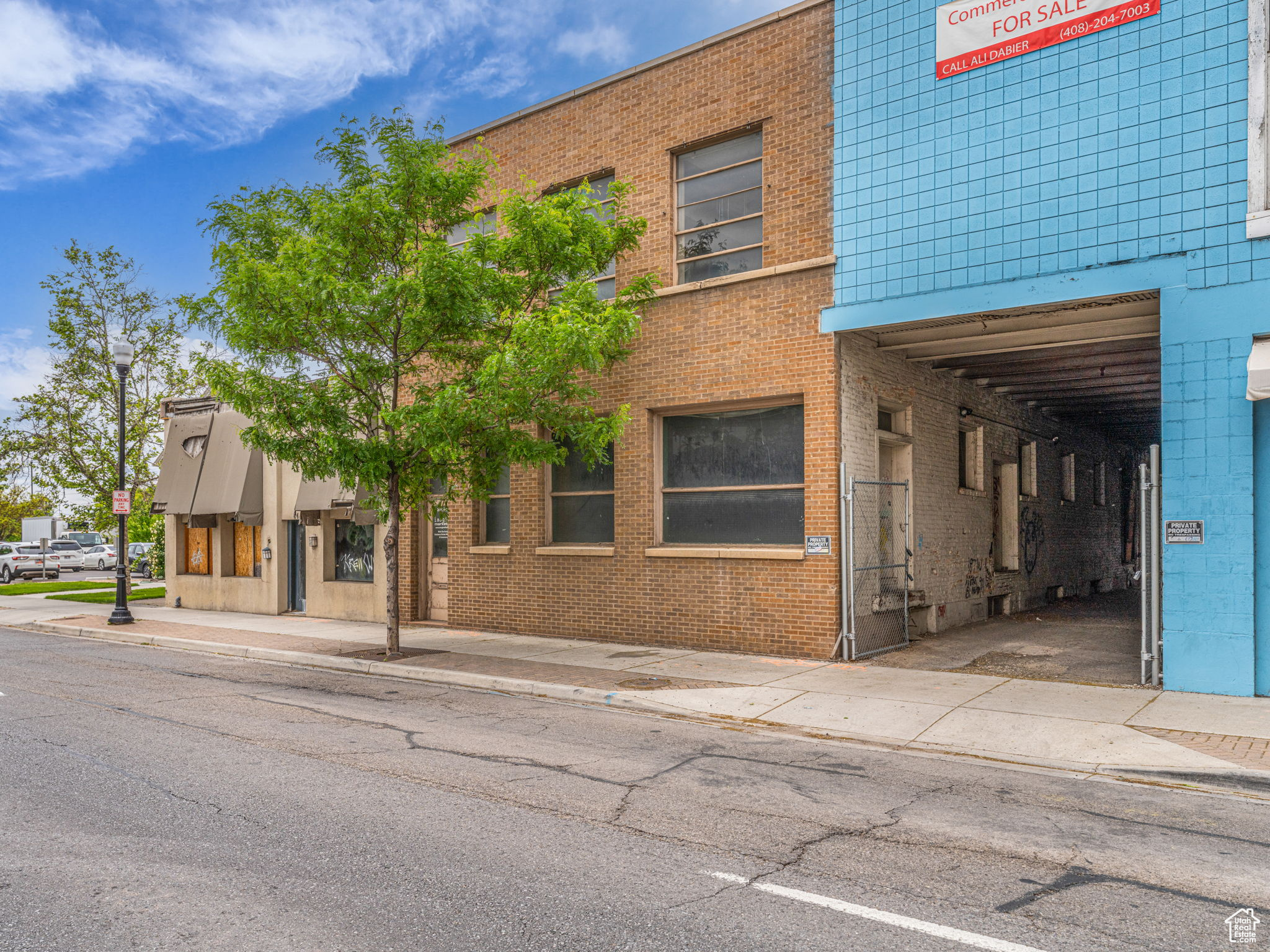 Main image without alt text