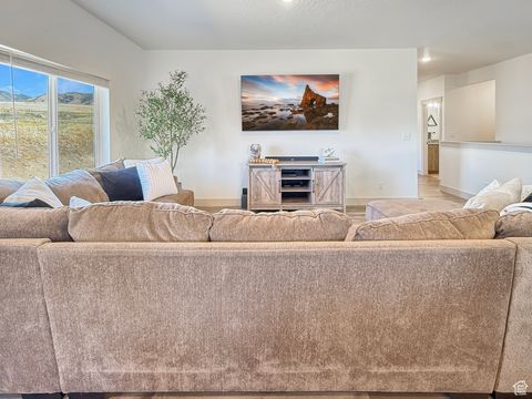Tiny photo for 844 W POWDERWOOD LN, Mapleton, UT 84664 (MLS # 2107238)