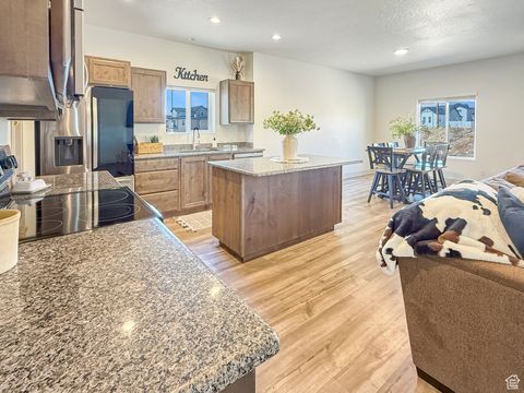 Tiny photo for 844 W POWDERWOOD LN, Mapleton, UT 84664 (MLS # 2107238)