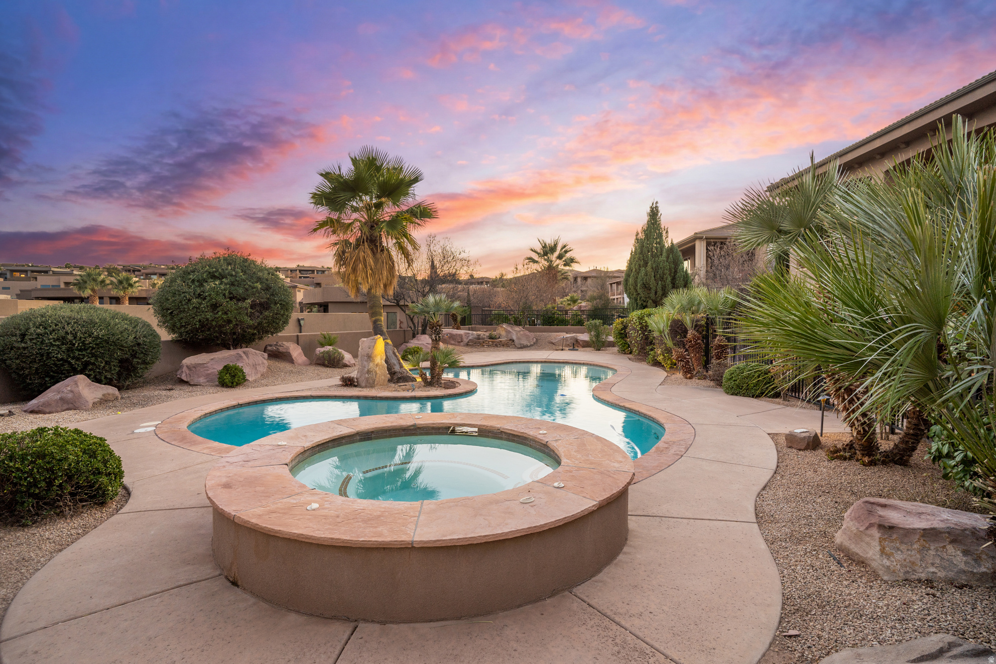 PARAGON COVE TH AT STONECLIFF 2 - Residential