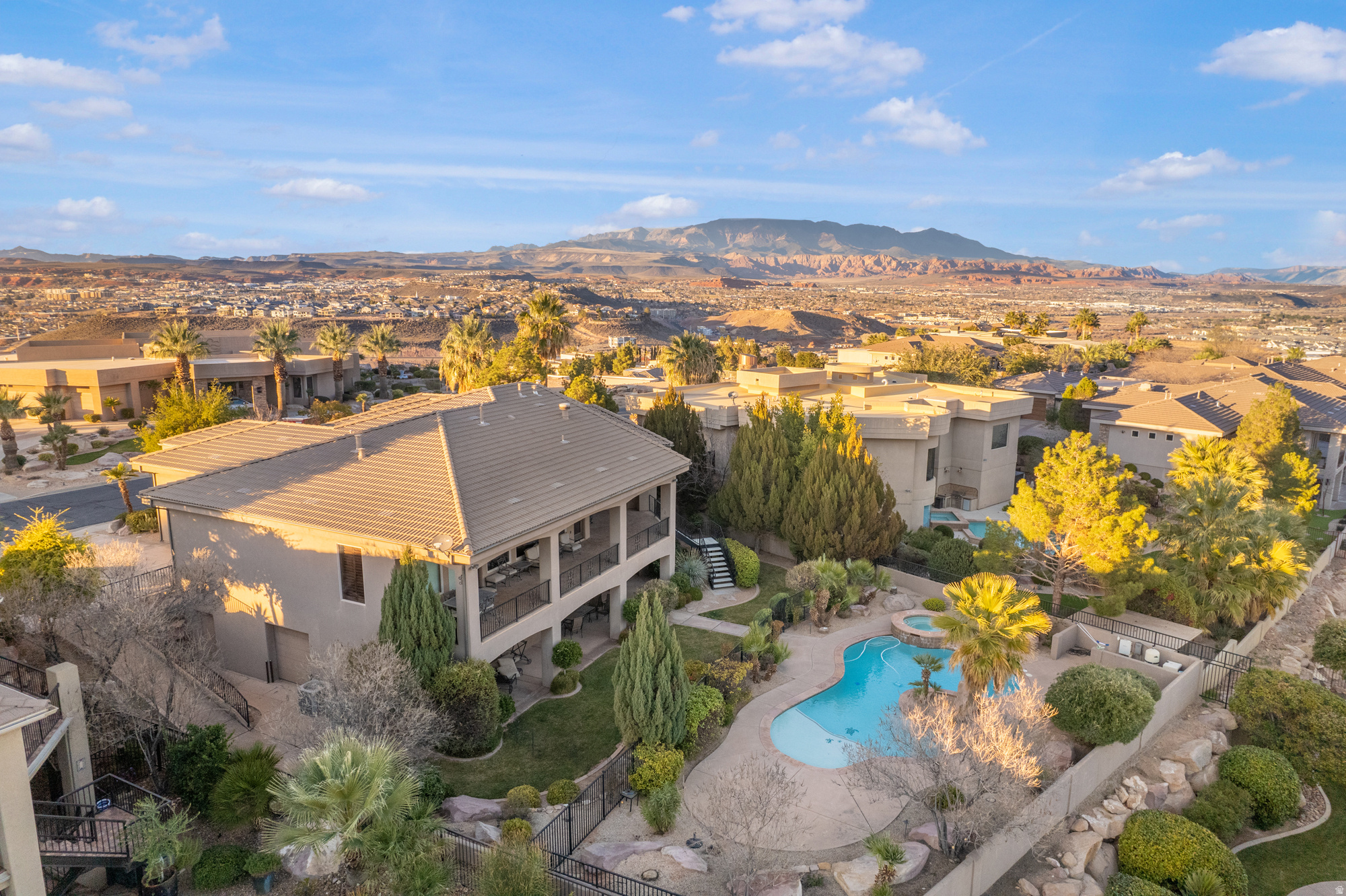 PARAGON COVE TH AT STONECLIFF 2 - Residential