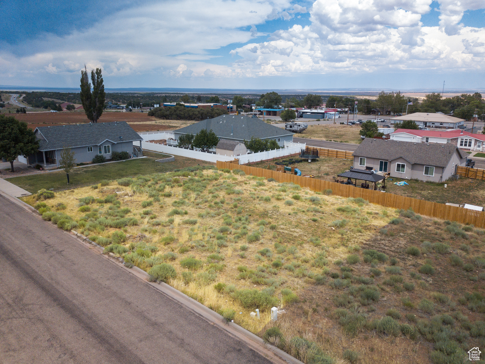 HIGHLAND OAKS - Land