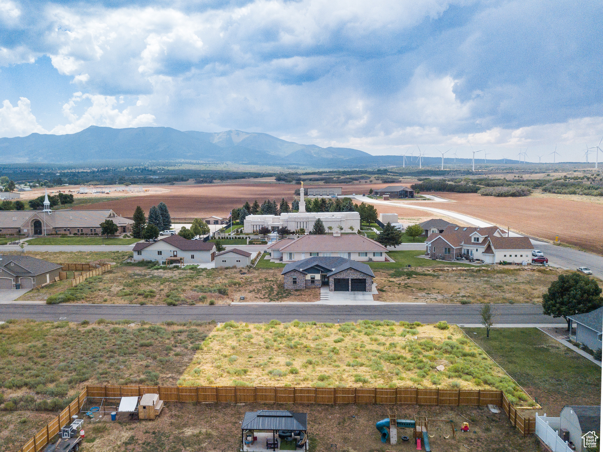 HIGHLAND OAKS - Land