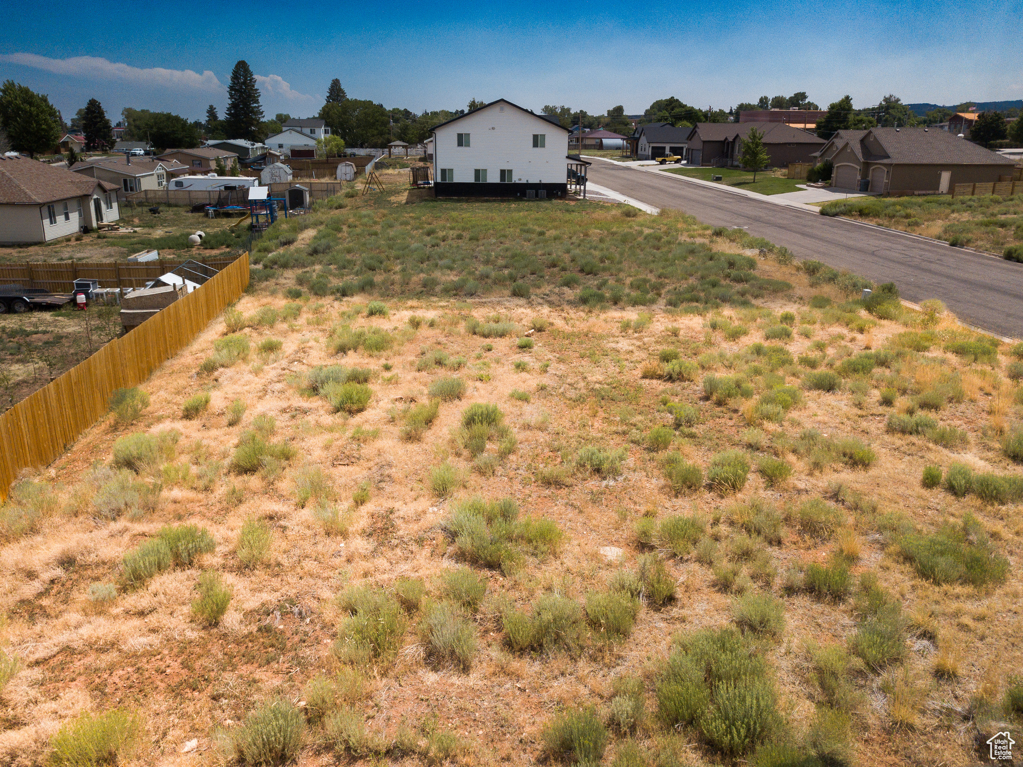 HIGHLAND OAKS - Land