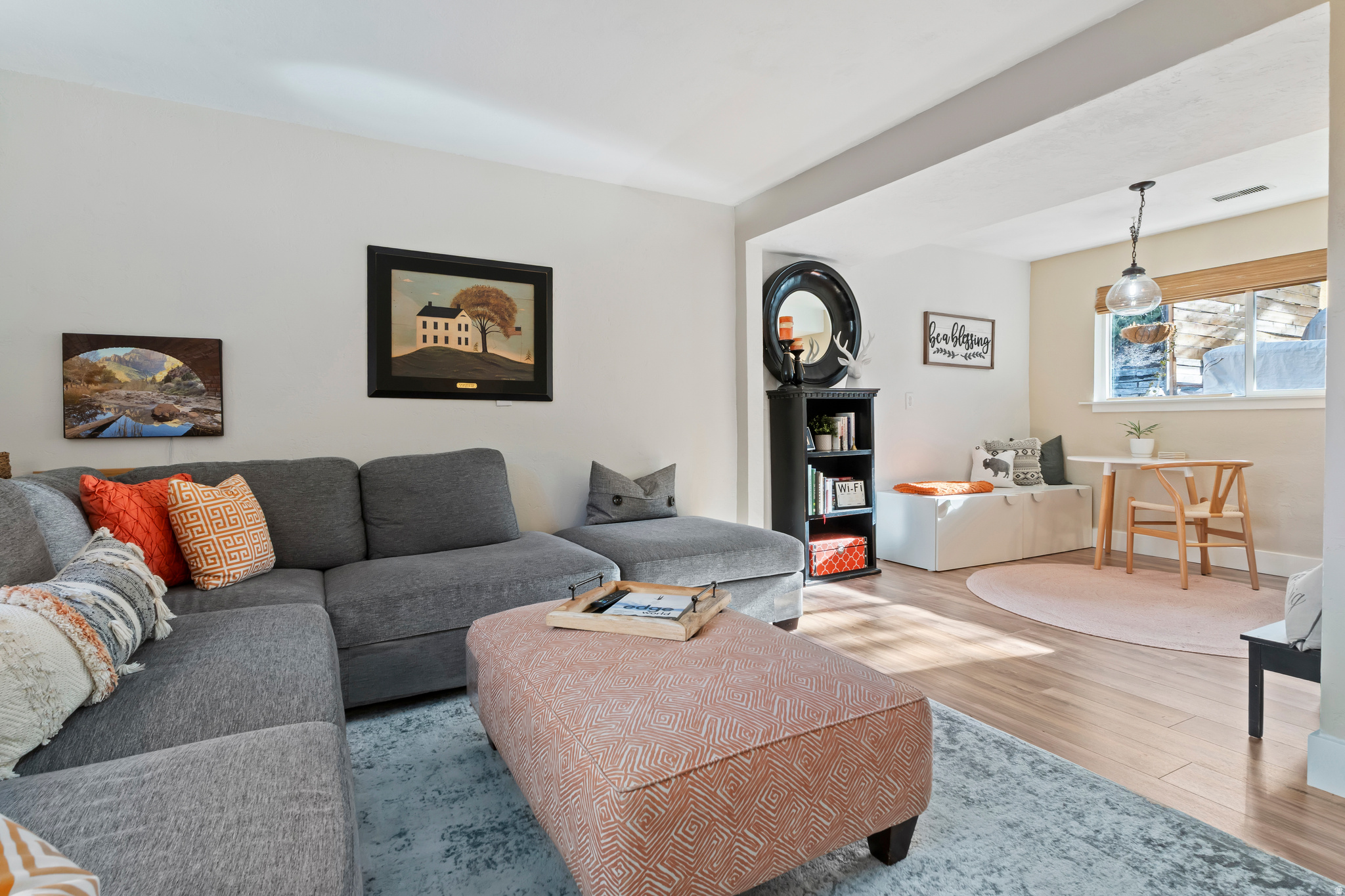 2615 E CANTERBURY LN S