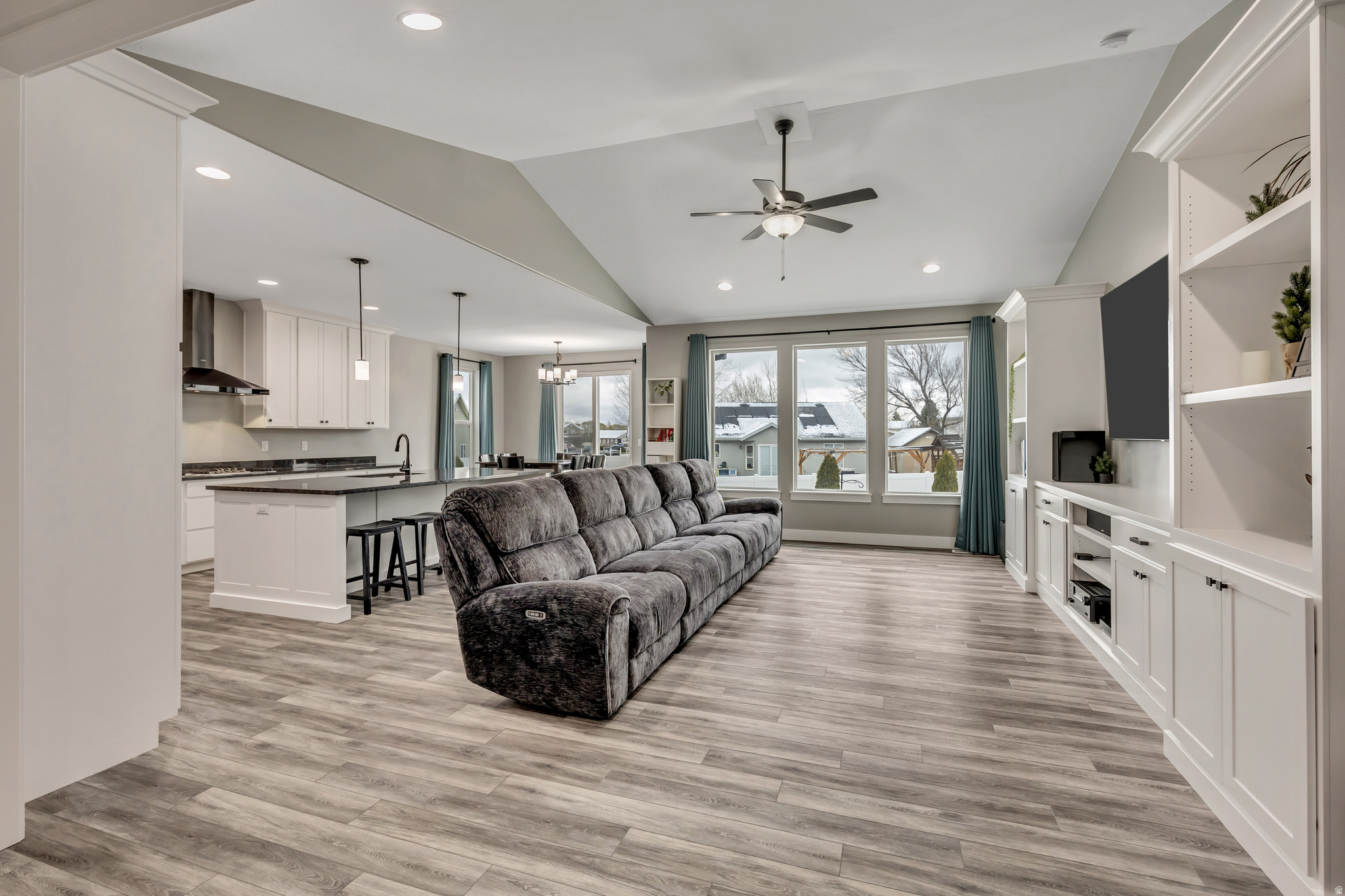 HIGH SKY ESTATES - Residential