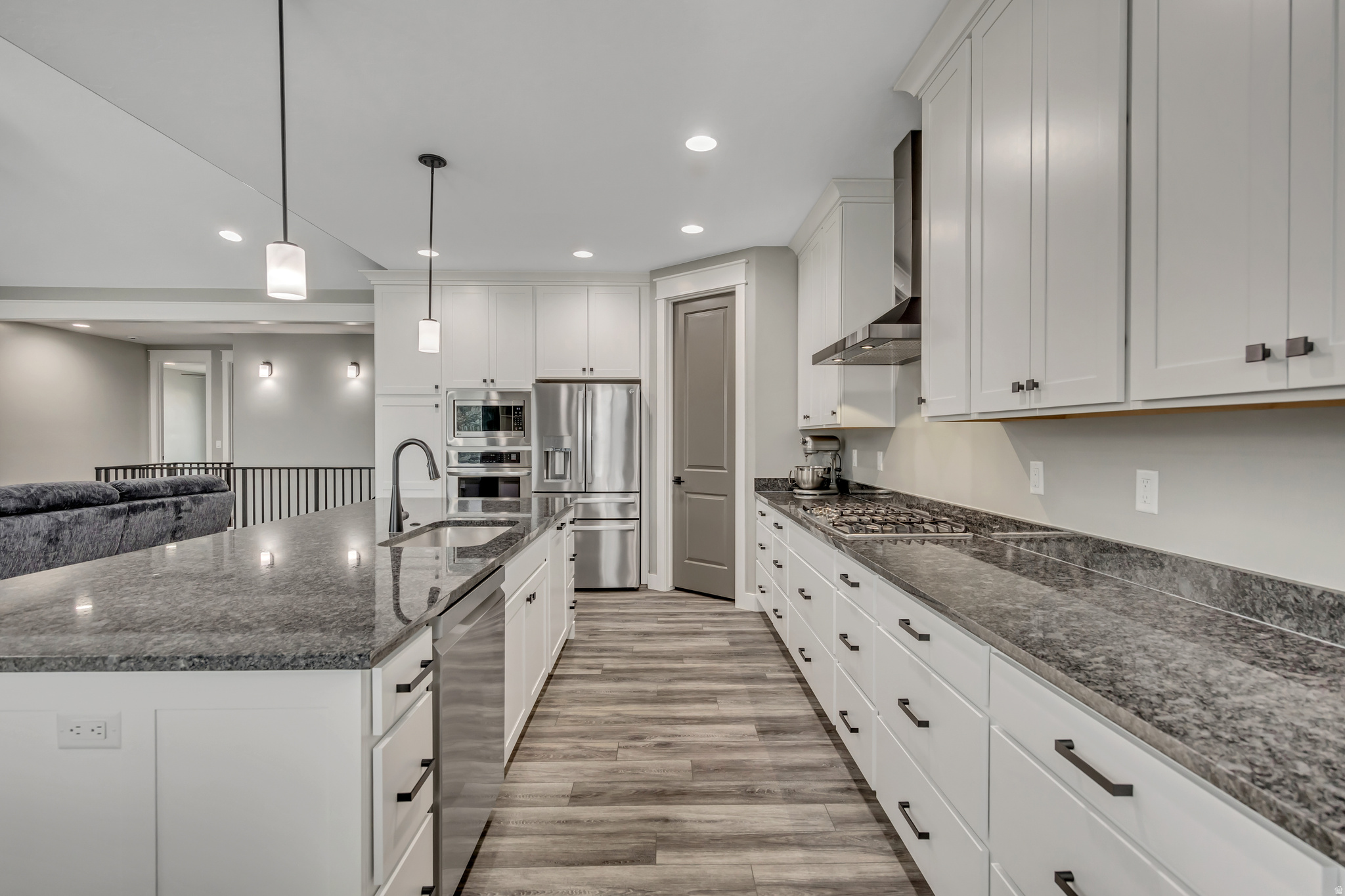 HIGH SKY ESTATES - Residential