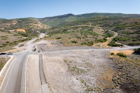 Tiny photo for 1216 E COYOTE VIEW CIR #227, Heber City, UT 84032 (MLS # 2152246)
