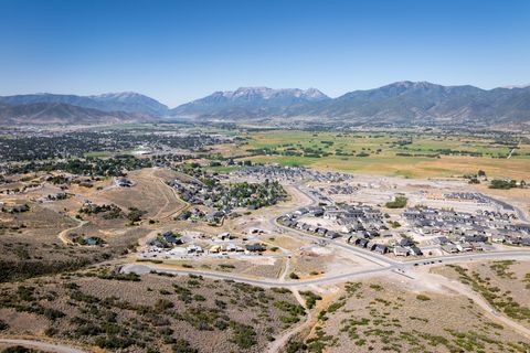Tiny photo for 1216 E COYOTE VIEW CIR #227, Heber City, UT 84032 (MLS # 2152246)