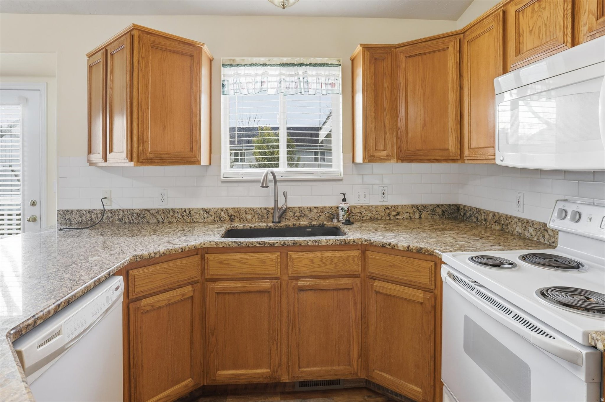 THE PETERSON LEGACY - Residential