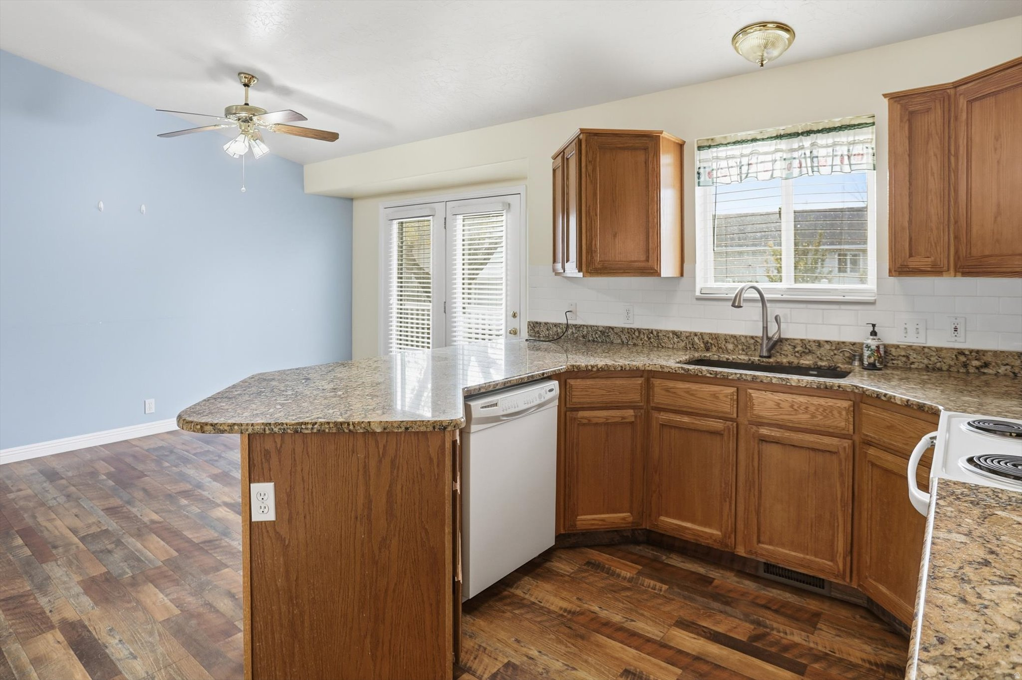 THE PETERSON LEGACY - Residential