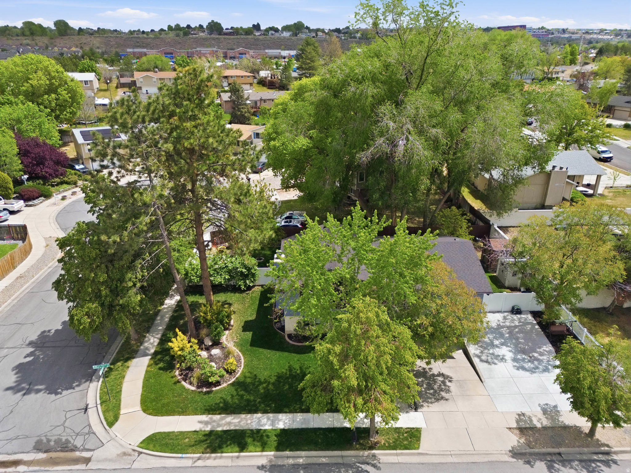 PEBBLE GLEN - Residential