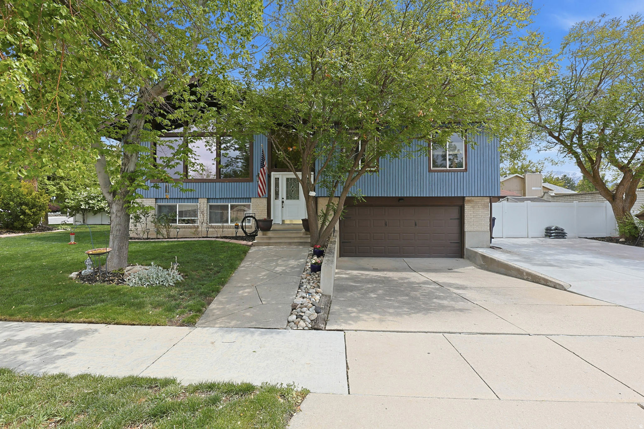 PEBBLE GLEN - Residential