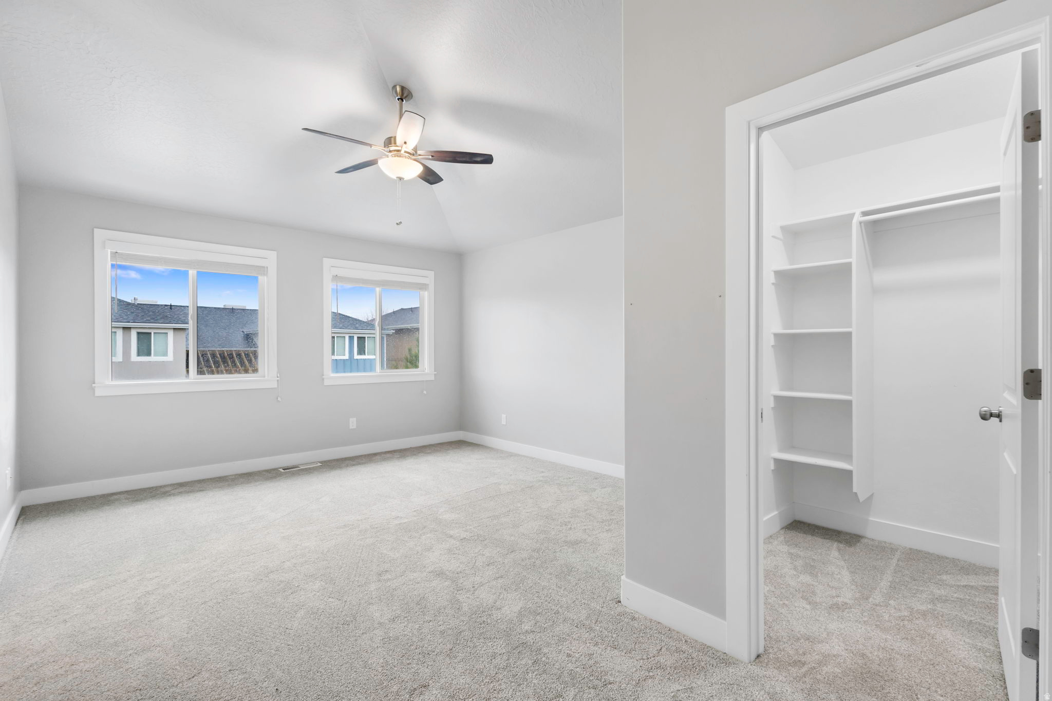 WHITE PINES - Residential