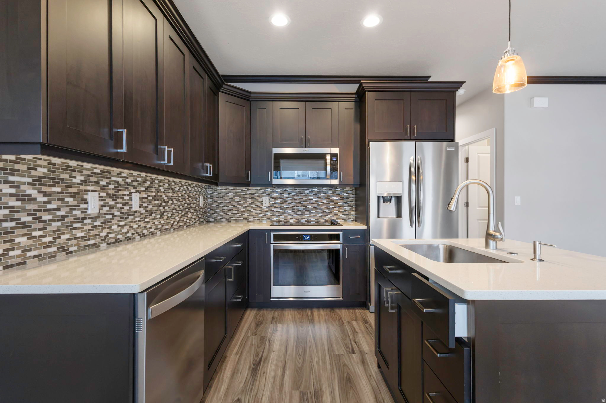 WHITE PINES - Residential