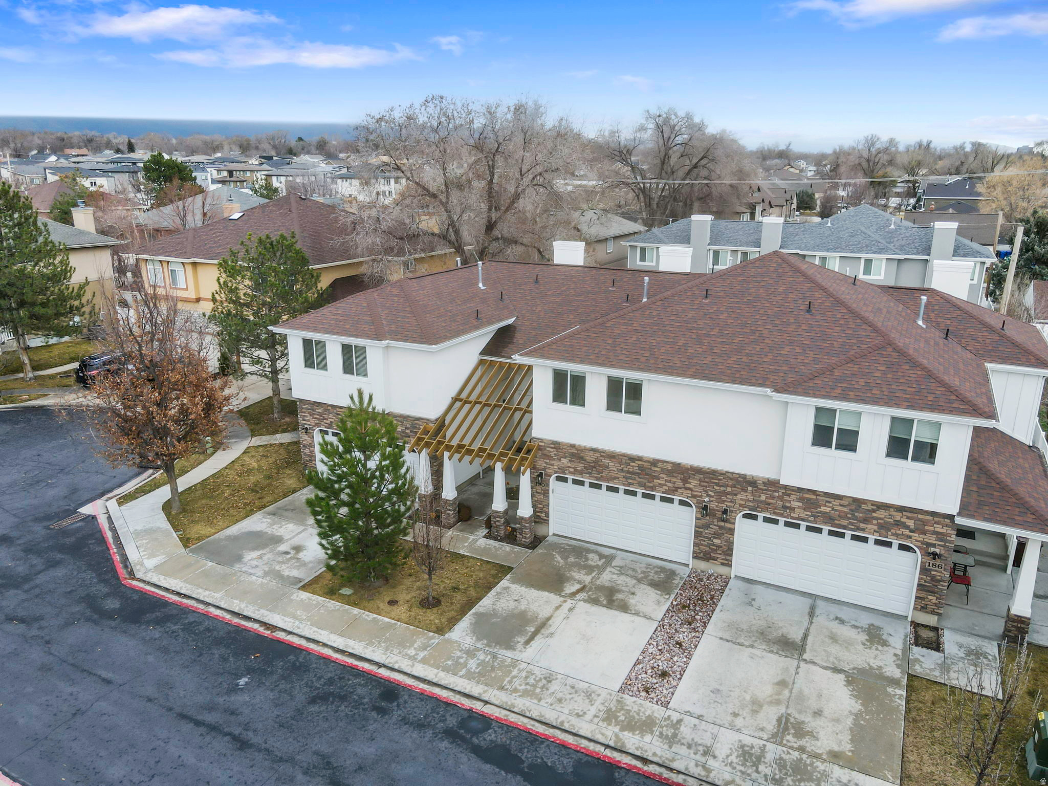 WHITE PINES - Residential