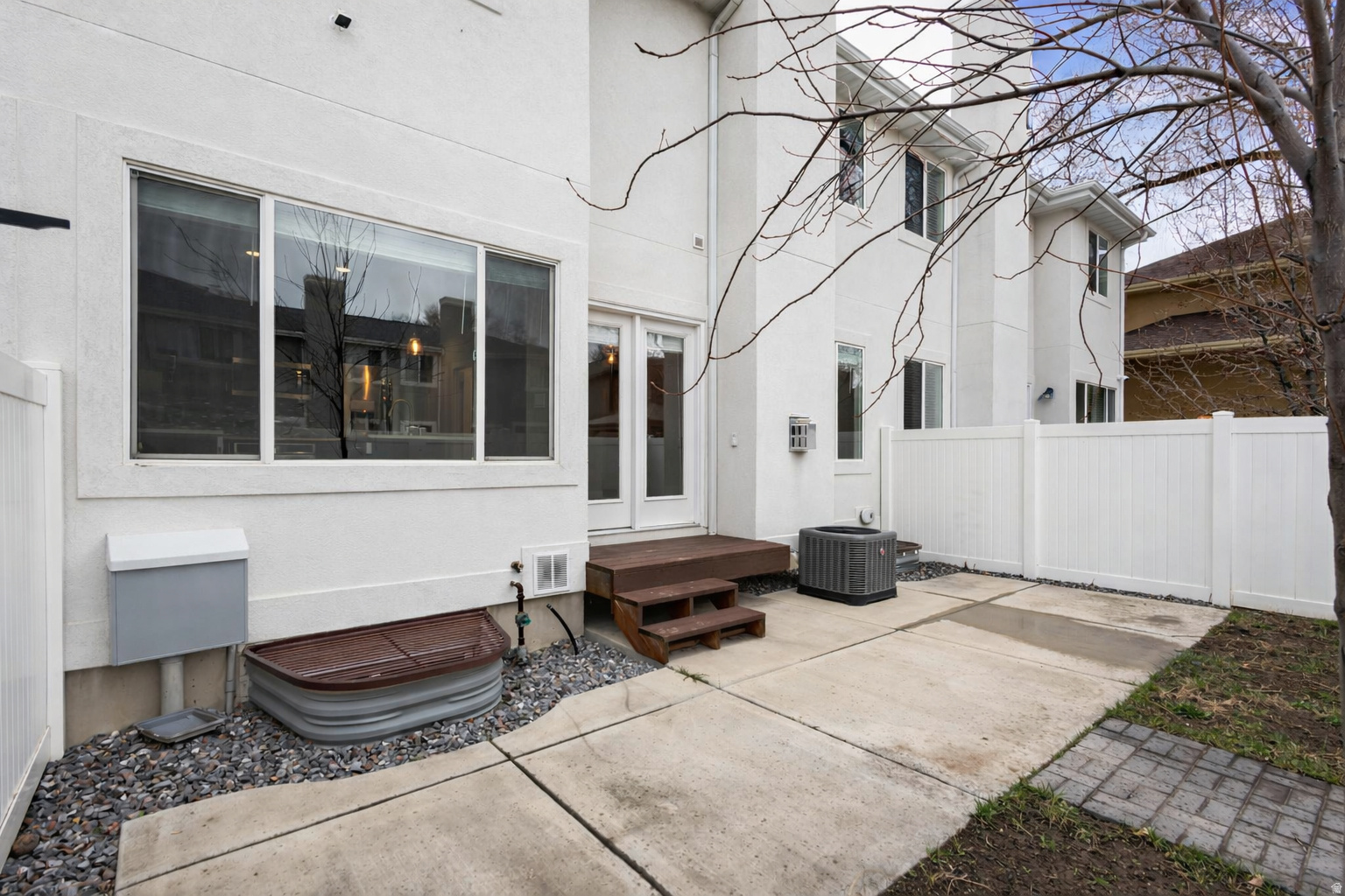 WHITE PINES - Residential