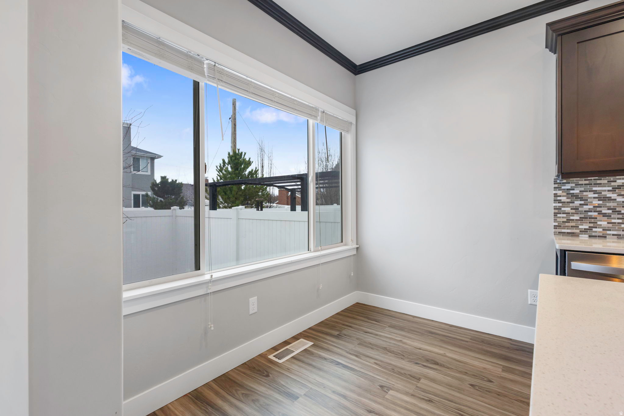 WHITE PINES - Residential