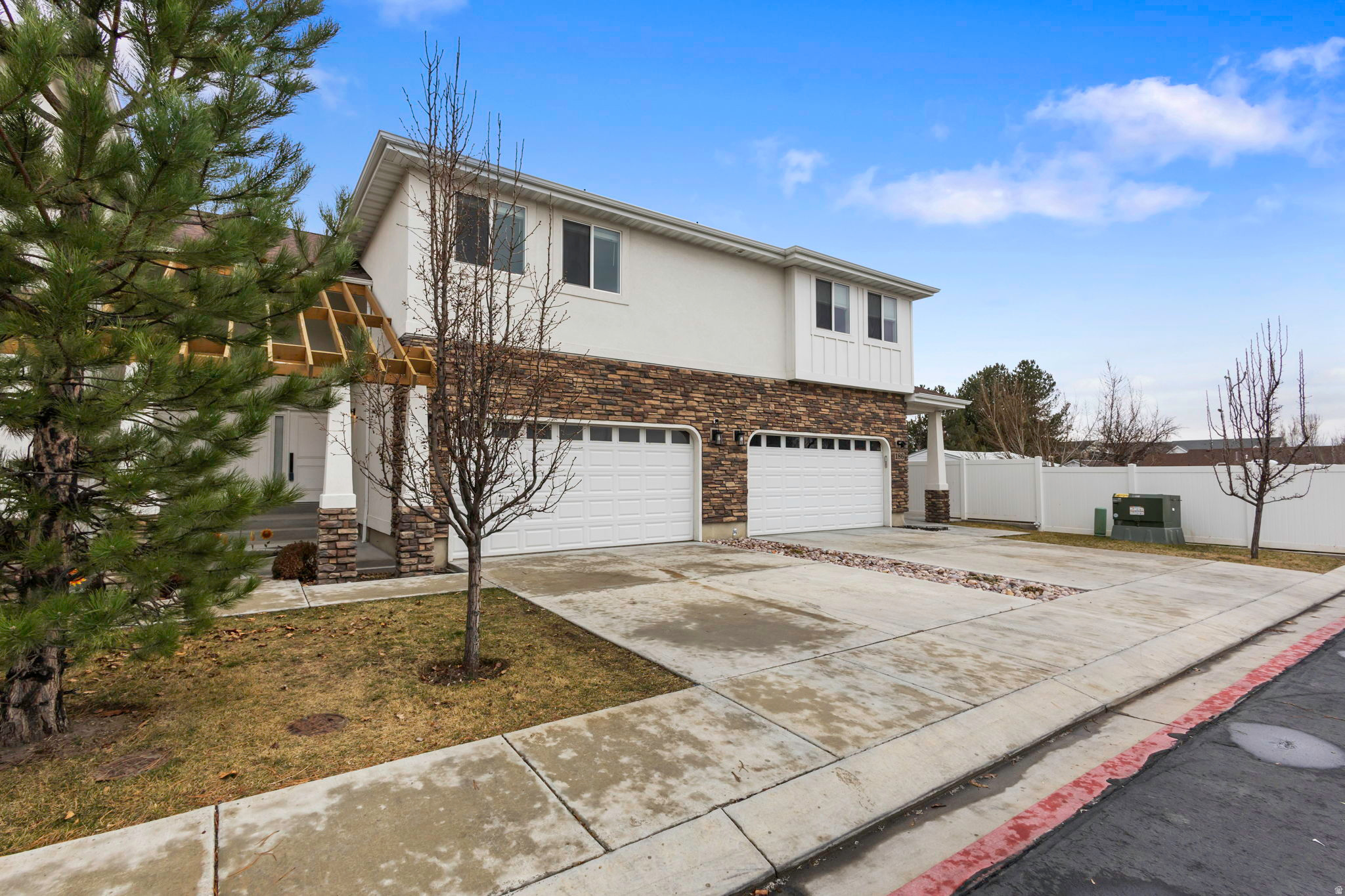 WHITE PINES - Residential