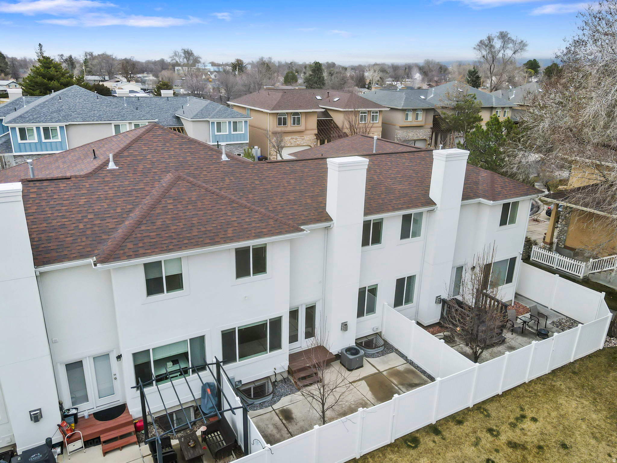 WHITE PINES - Residential