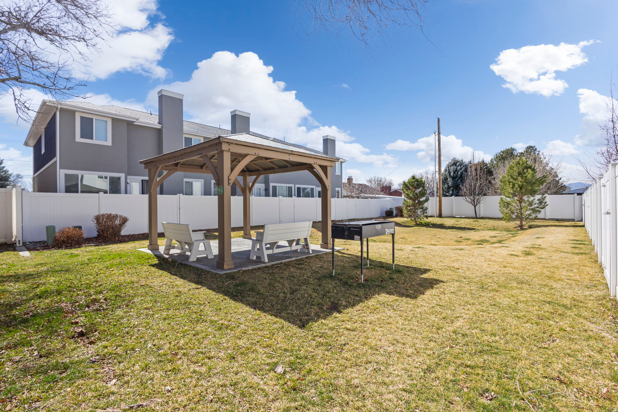 WHITE PINES - Residential