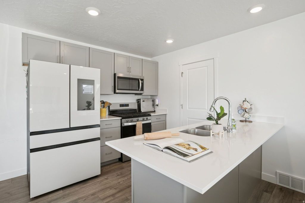 Photo of 712 W 1870 S #1030, Provo, UT 84601 (MLS # 2122710)