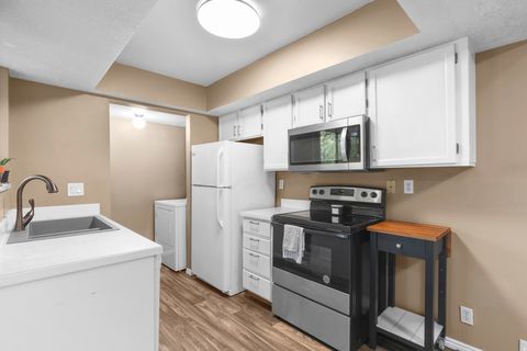 Tiny photo for 662 W JEFFERSON CV #6 Cv, Sandy, UT 84070 (MLS # 2121823)