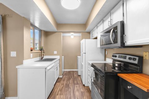 Tiny photo for 662 W JEFFERSON CV #6 Cv, Sandy, UT 84070 (MLS # 2121823)