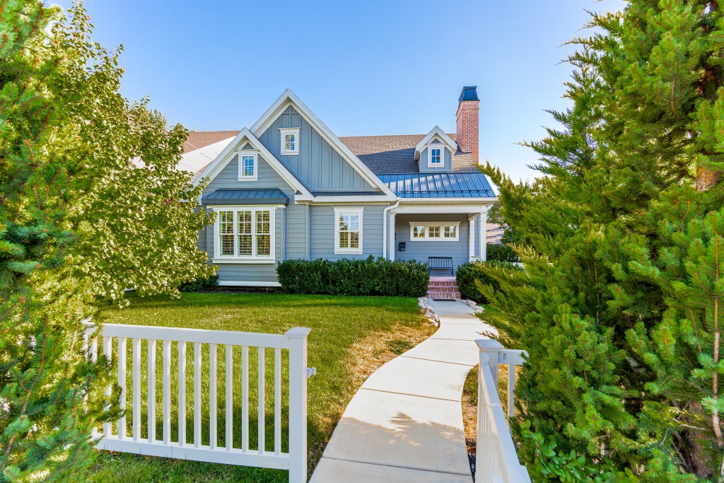 Photo of 2520 E EVERGREEN AVE, Salt Lake City, UT 84109 (MLS # 2186842)