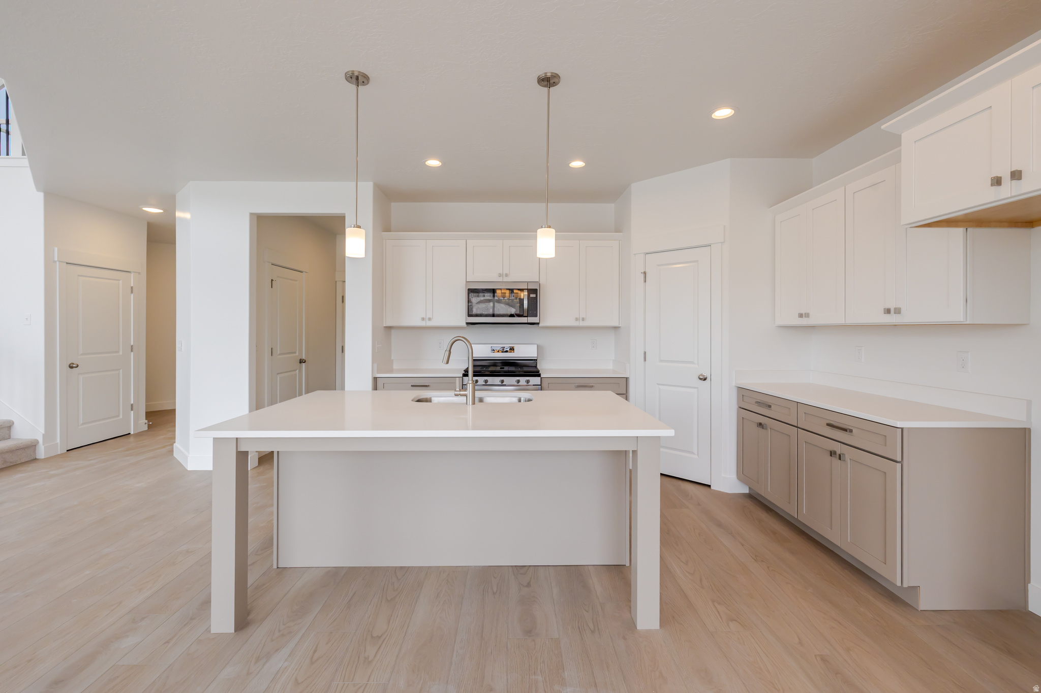 RIVER POINT - Residential