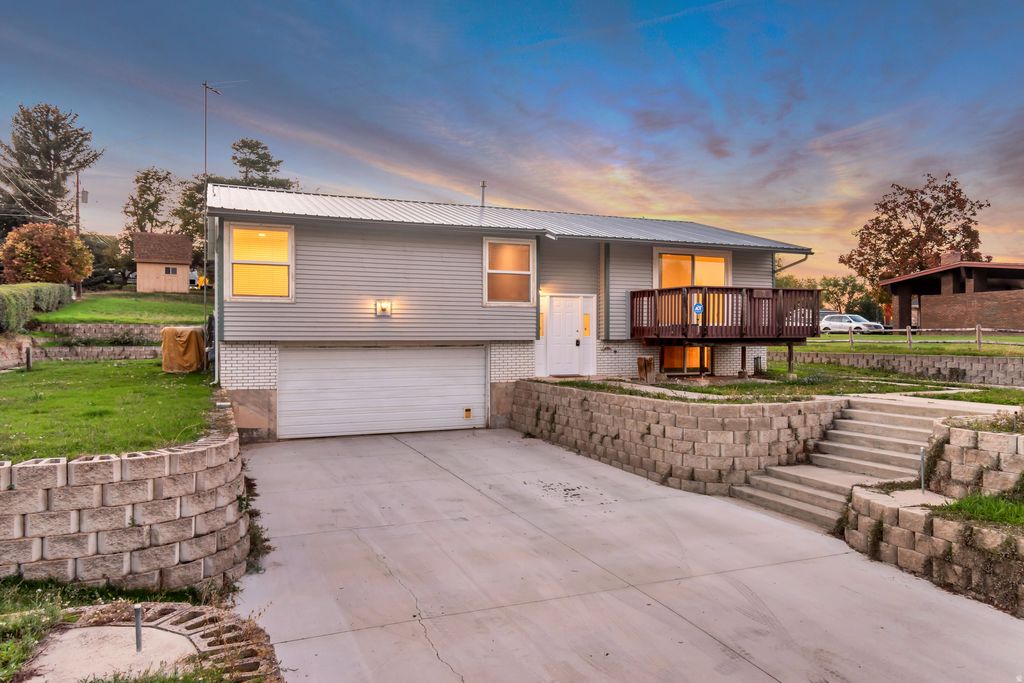 Photo of 390 S SALEM DR, Salem, UT 84653 (MLS # 2140223)