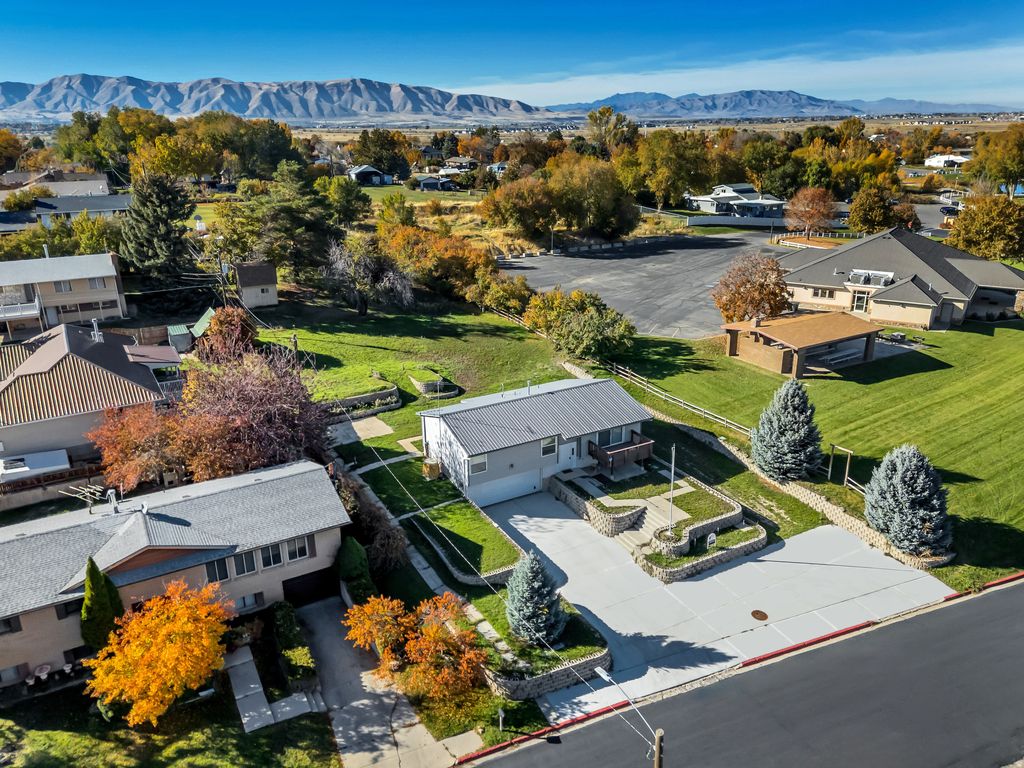 Photo of 390 S SALEM DR, Salem, UT 84653 (MLS # 2140223)