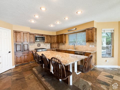 Tiny photo for 690 LISTON CIR, Kaysville, UT 84037 (MLS # 2190380)