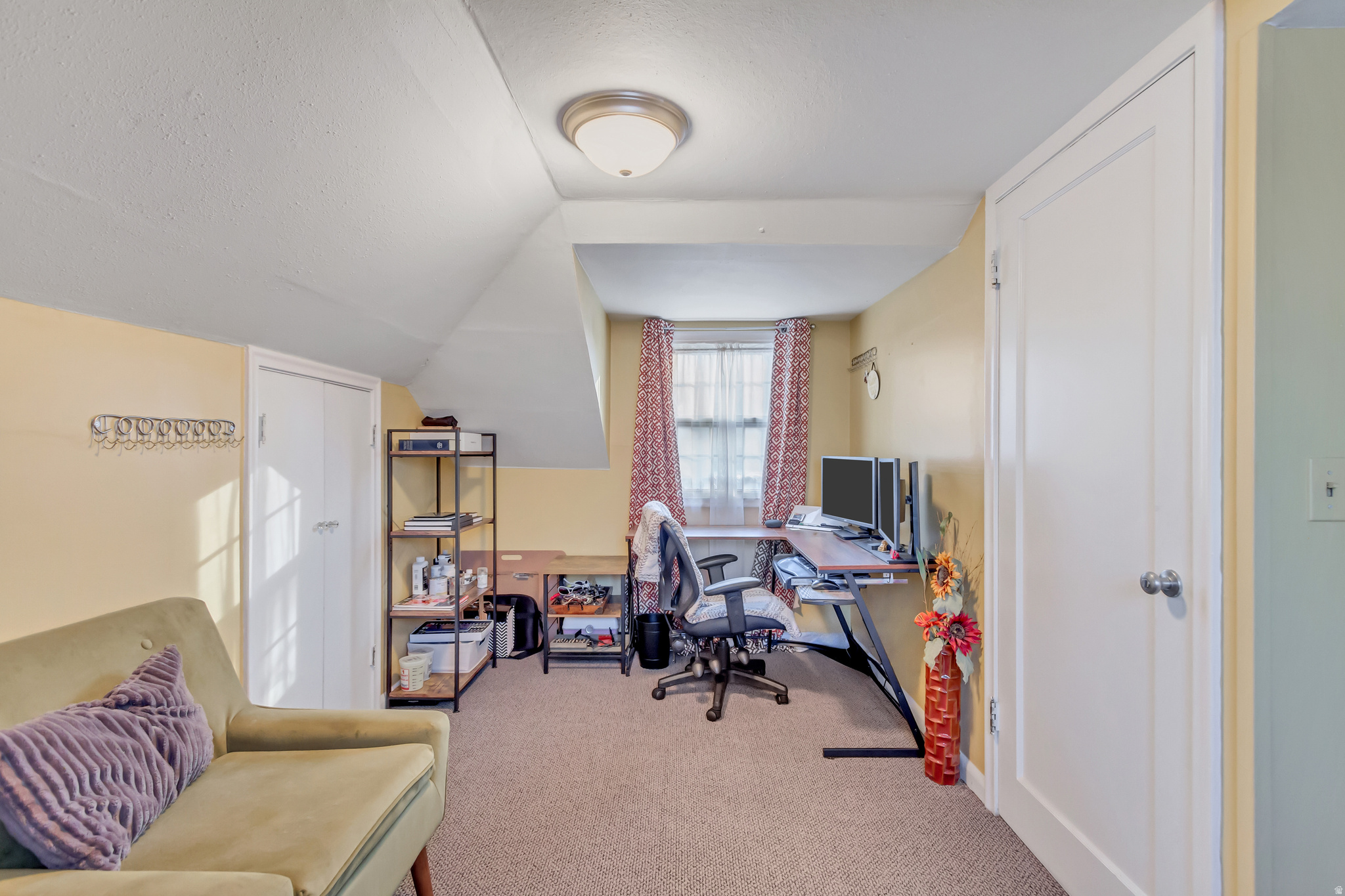 KNOB HILL - Residential