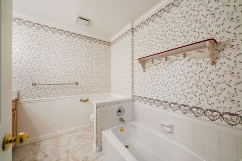 Tiny photo for 1626 HEATHER DR, Layton, UT 84040 (MLS # 2147150)