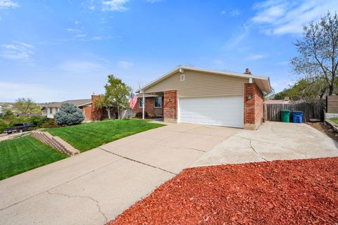 Tiny photo for 1626 HEATHER DR, Layton, UT 84040 (MLS # 2147150)