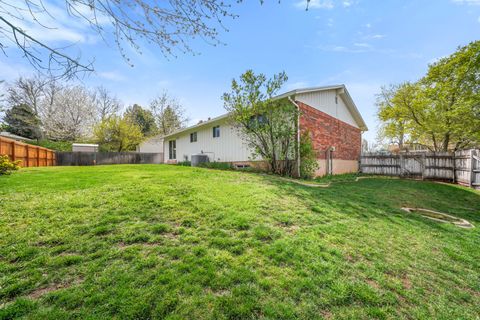 Tiny photo for 1626 HEATHER DR, Layton, UT 84040 (MLS # 2147150)