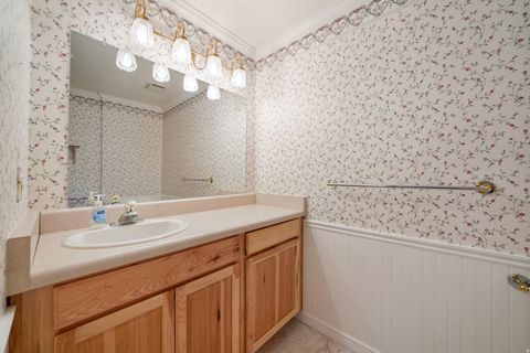 Tiny photo for 1626 HEATHER DR, Layton, UT 84040 (MLS # 2147150)