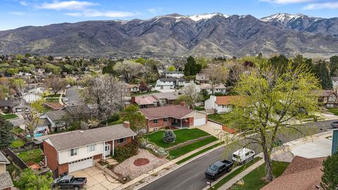 Tiny photo for 1626 HEATHER DR, Layton, UT 84040 (MLS # 2147150)