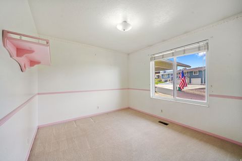 Tiny photo for 1626 HEATHER DR, Layton, UT 84040 (MLS # 2147150)